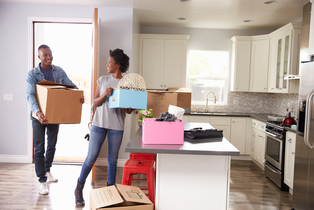 What's the benefit of hiring professional movers in Los Angeles?